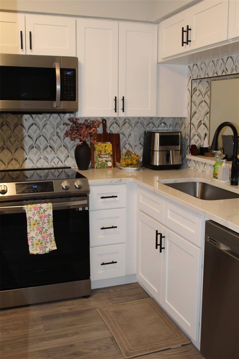 Image 10 of 28 For 3044 Oakland Forest Drive 2403