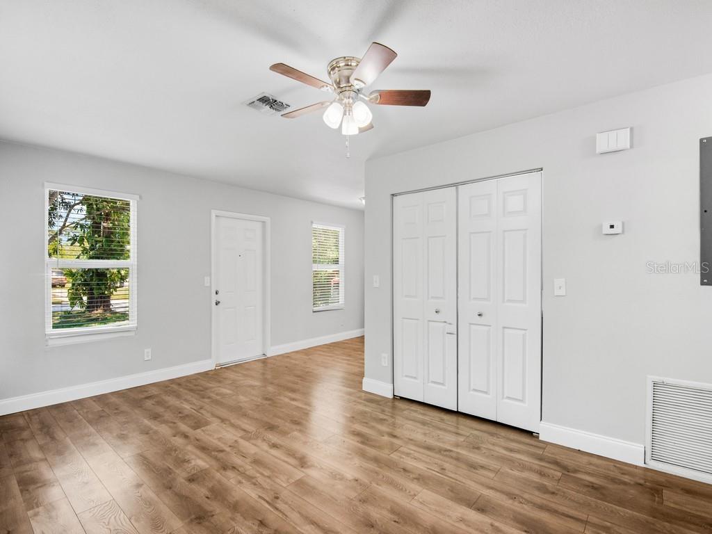Listing photo id 5 for 1325 17th Court Sw