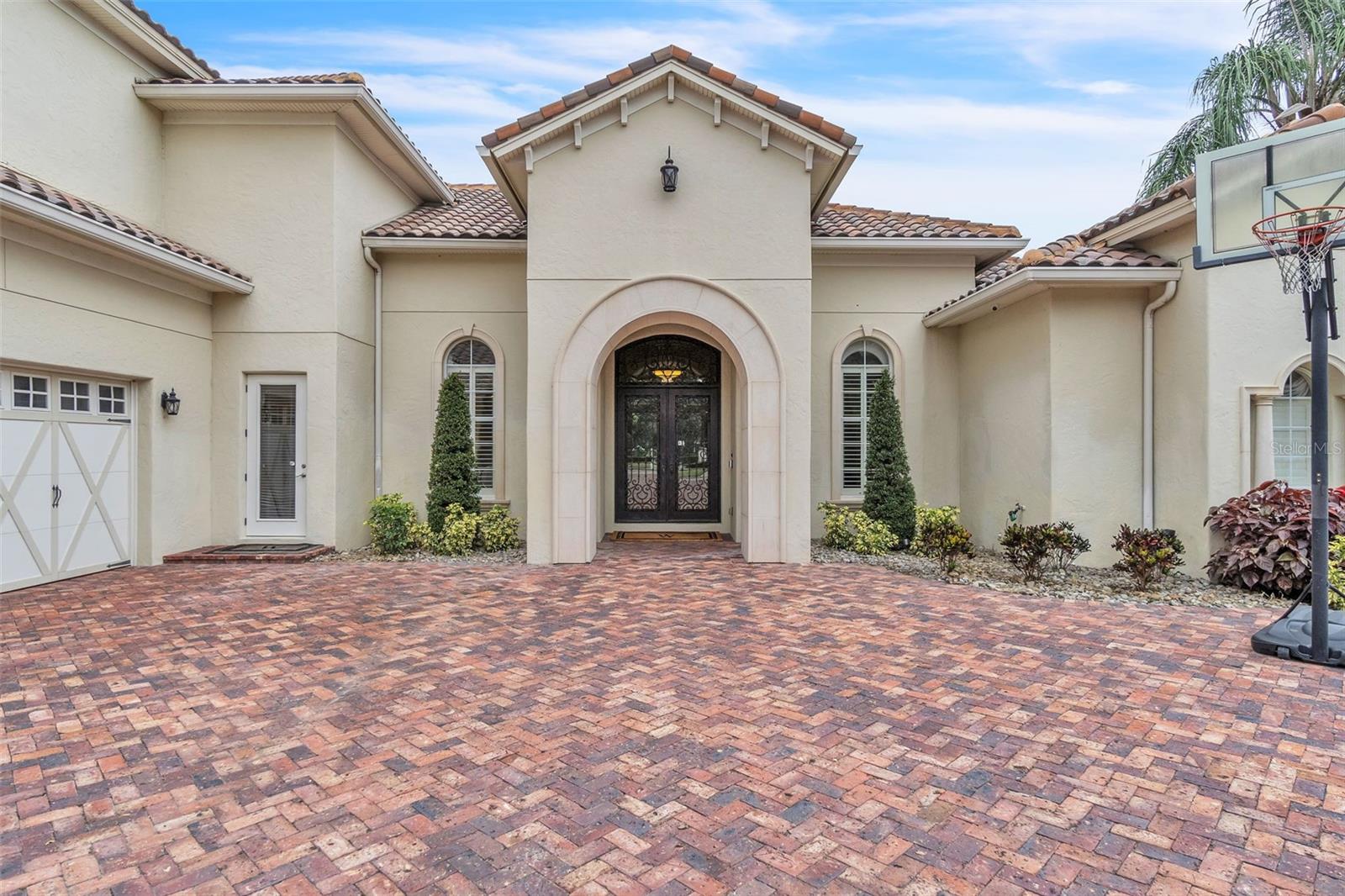 Image 4 of 93 For 9729 Lake Hugh Drive