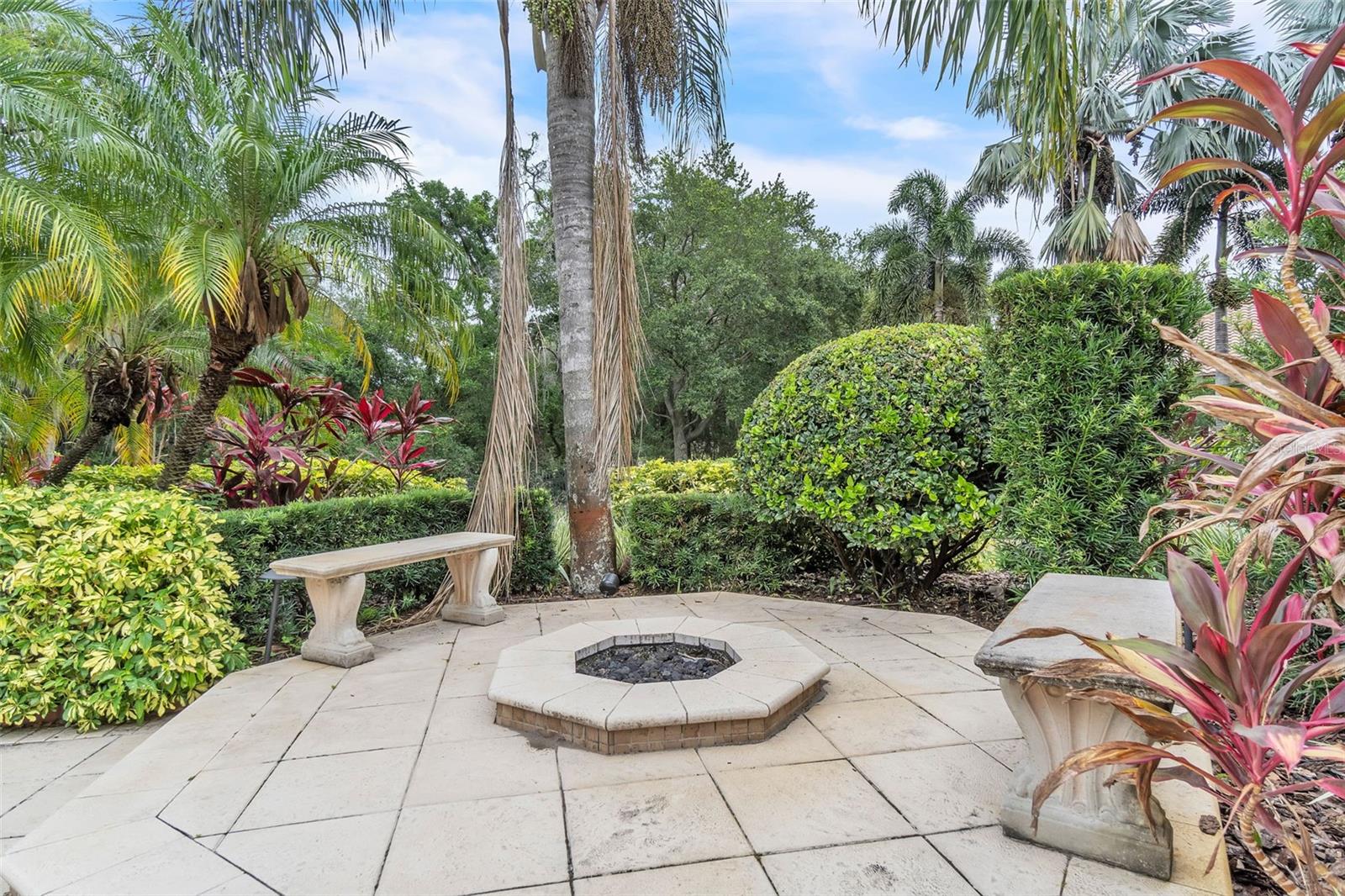 Image 77 of 93 For 9729 Lake Hugh Drive