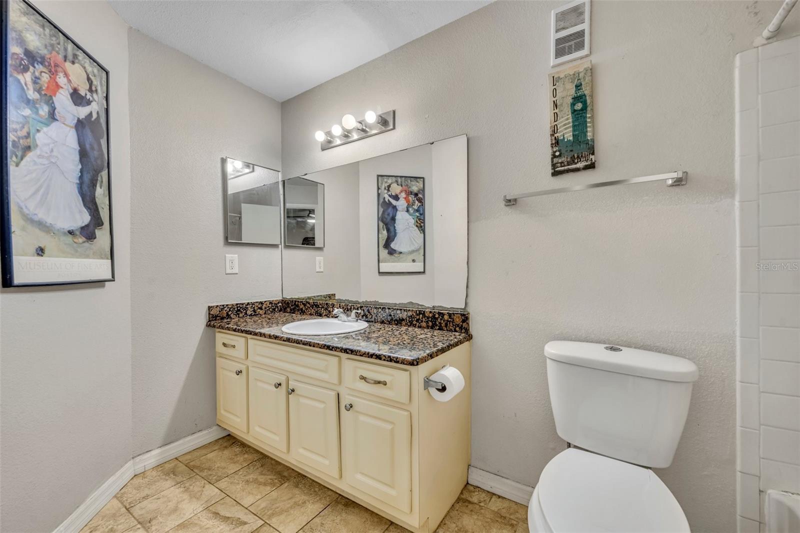 Image 18 of 23 For 4740 Walden Circle 28