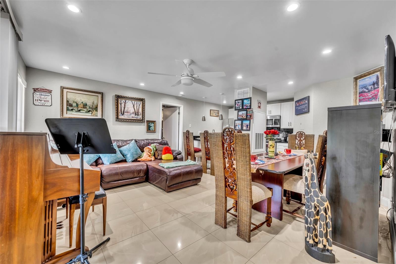 Image 3 of 23 For 4740 Walden Circle 28