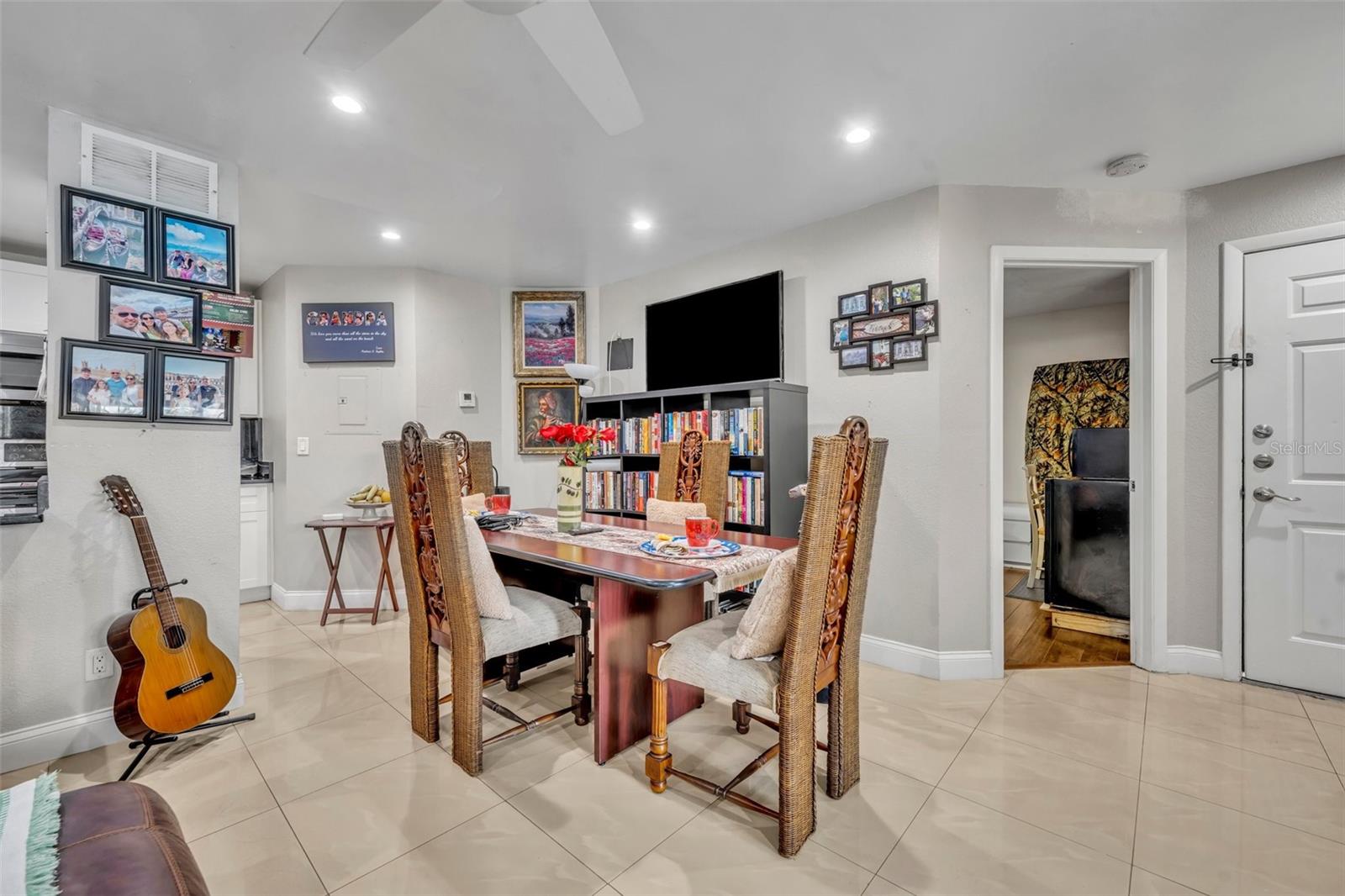 Image 5 of 23 For 4740 Walden Circle 28