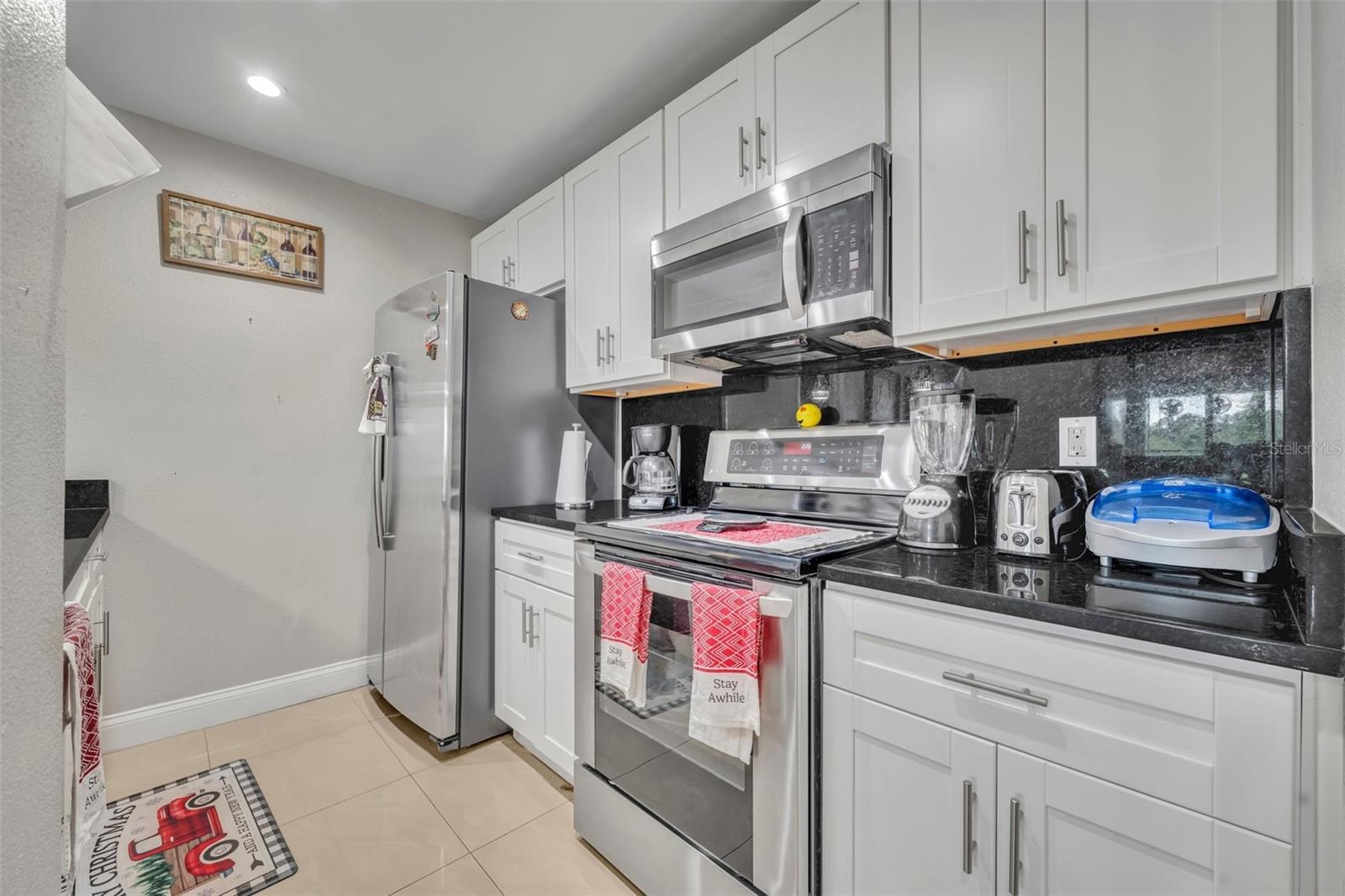 Image 9 of 23 For 4740 Walden Circle 28