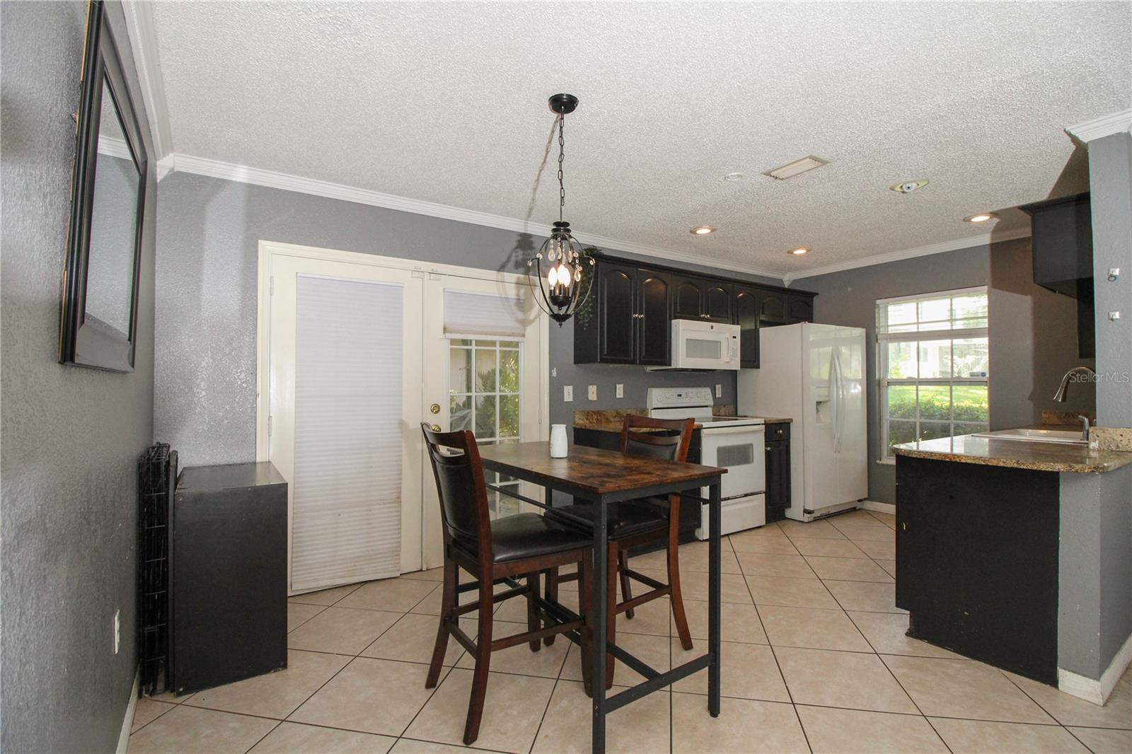 Image 4 of 10 For 610 Heatherton Village 610
