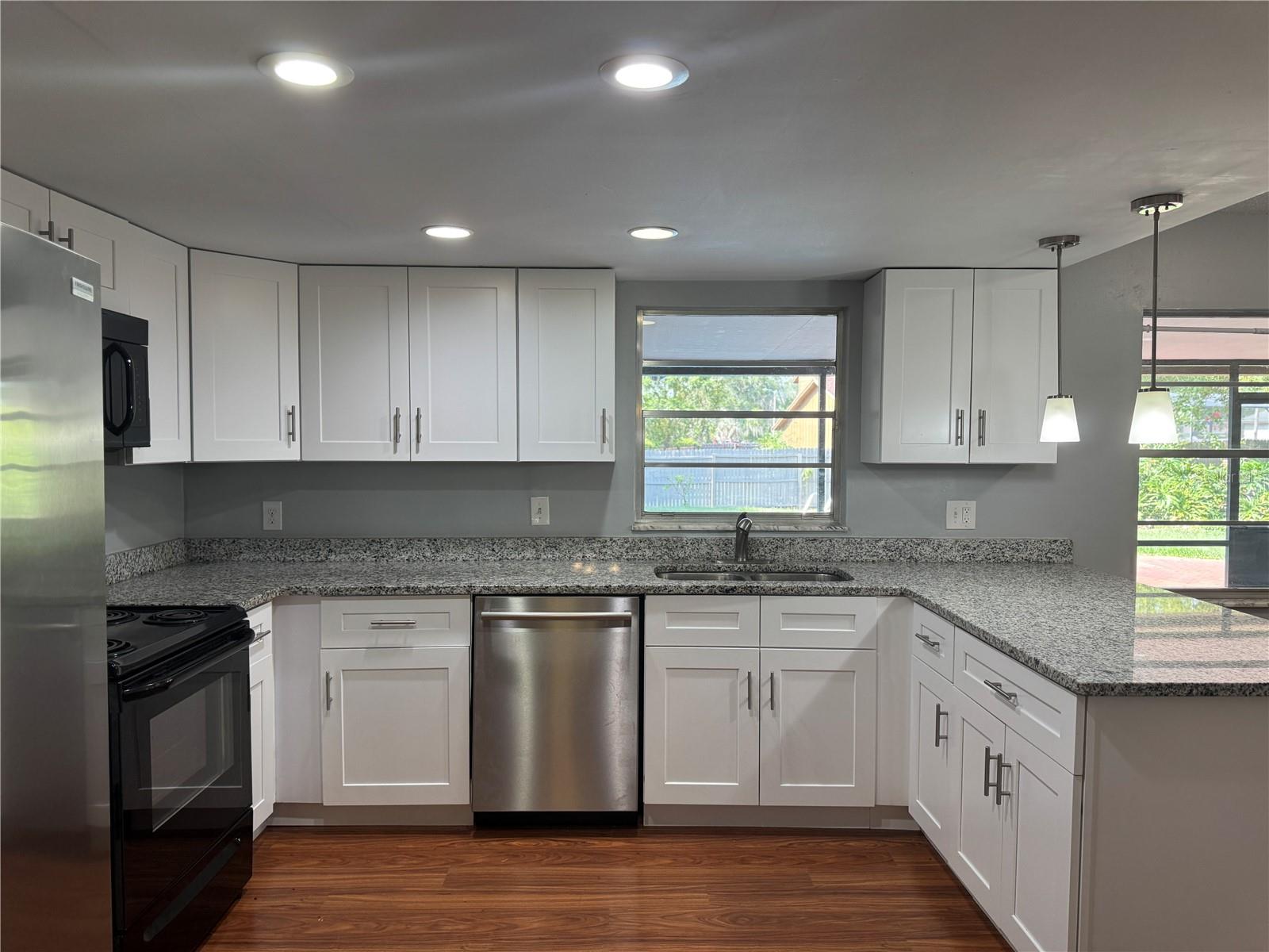 Image 3 of 21 For 685 Chelsea Road
