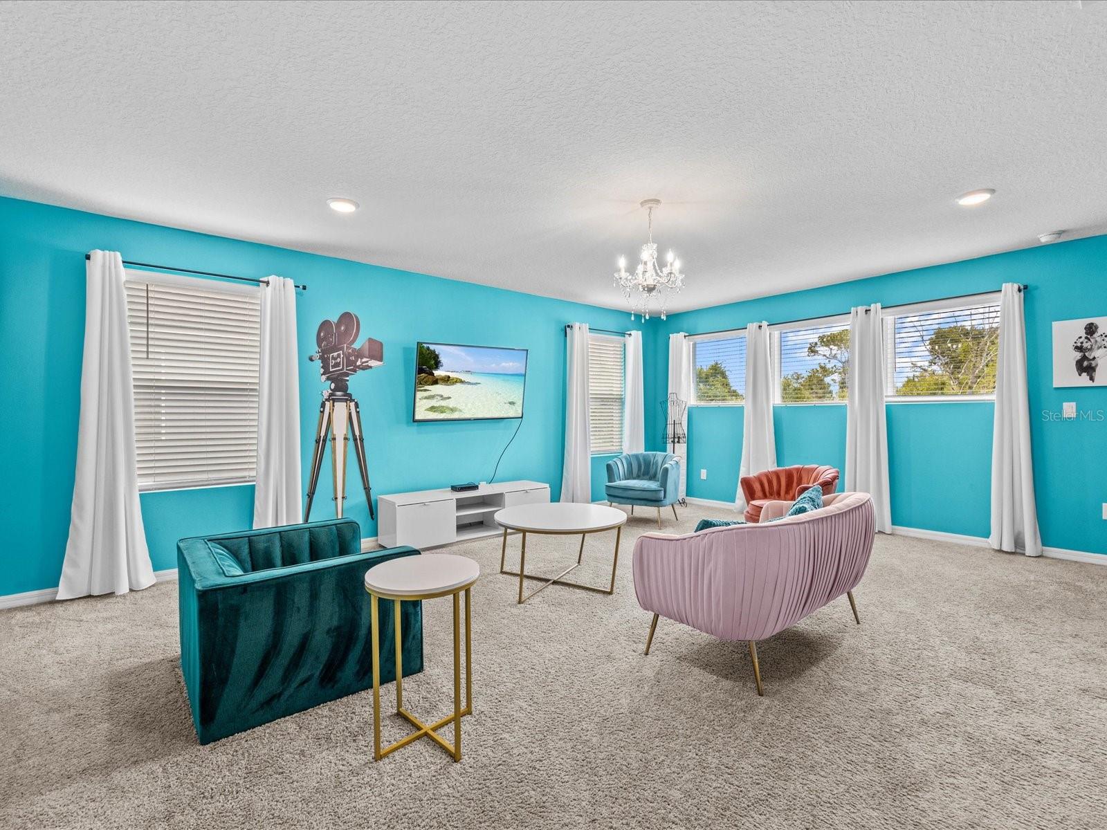 Image 16 of 56 For 1999 Tropical Palms Circle