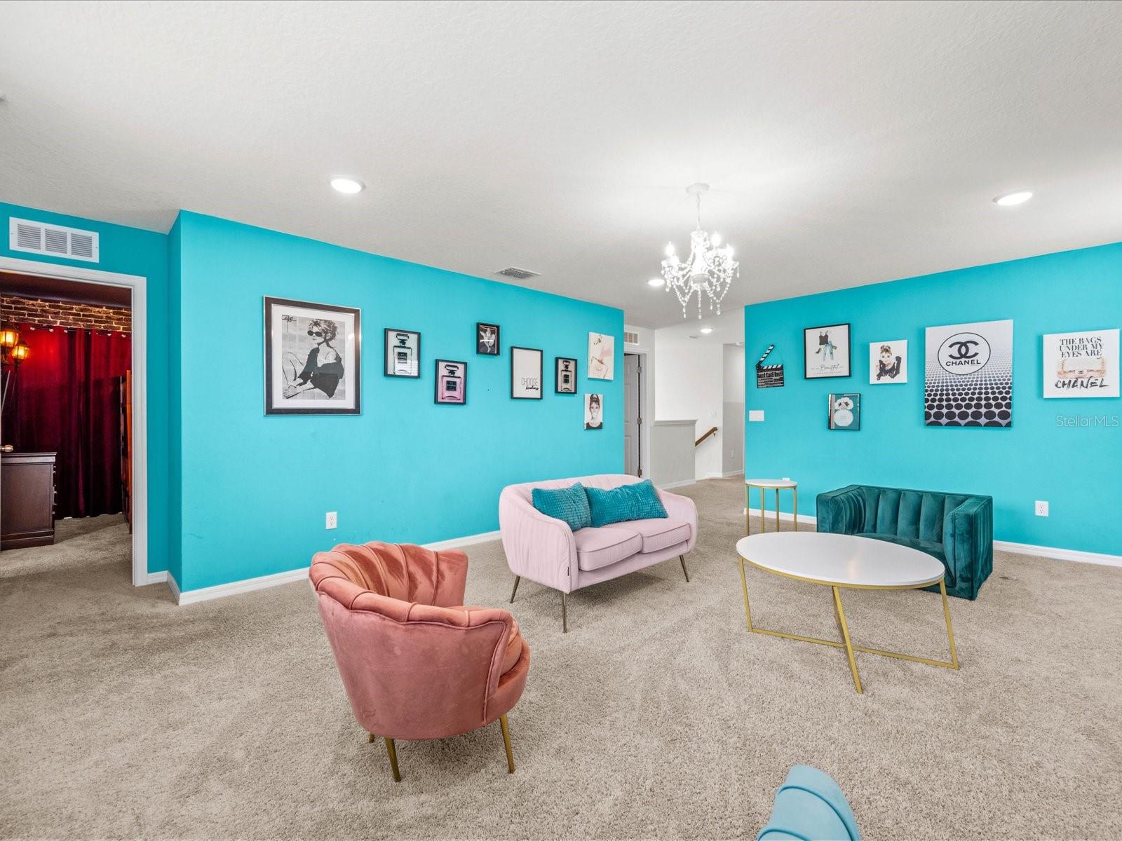 Image 17 of 56 For 1999 Tropical Palms Circle