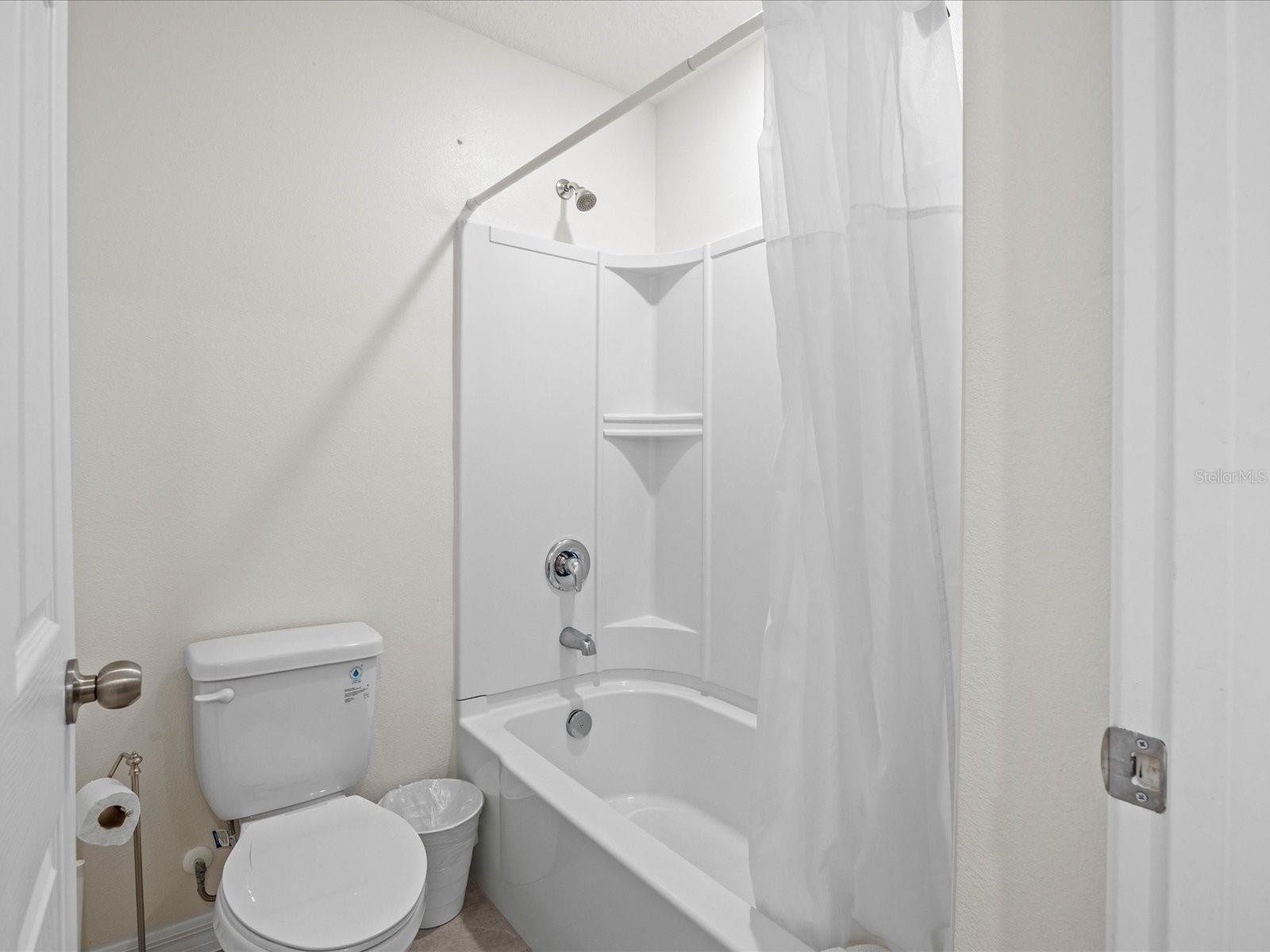 Image 21 of 56 For 1999 Tropical Palms Circle