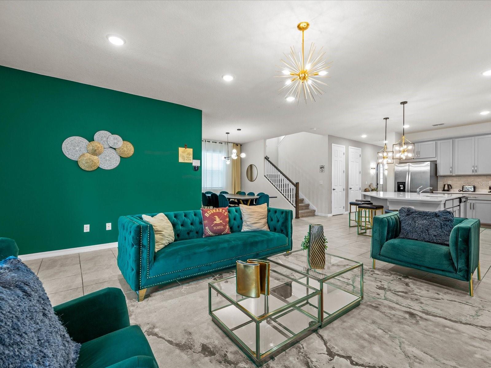 Image 3 of 56 For 1999 Tropical Palms Circle