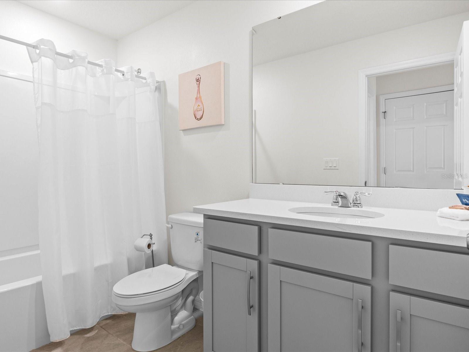 Image 32 of 56 For 1999 Tropical Palms Circle