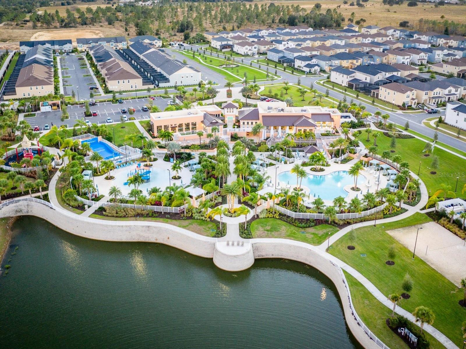 Image 40 of 56 For 1999 Tropical Palms Circle