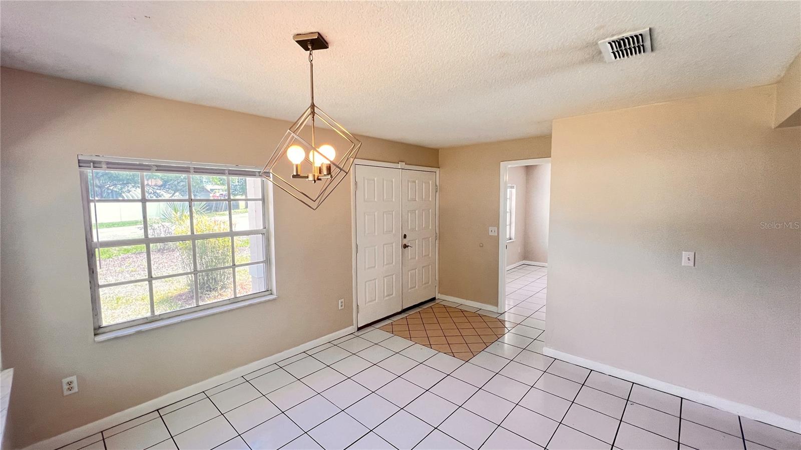 Image 11 of 46 For 611 Charles Avenue
