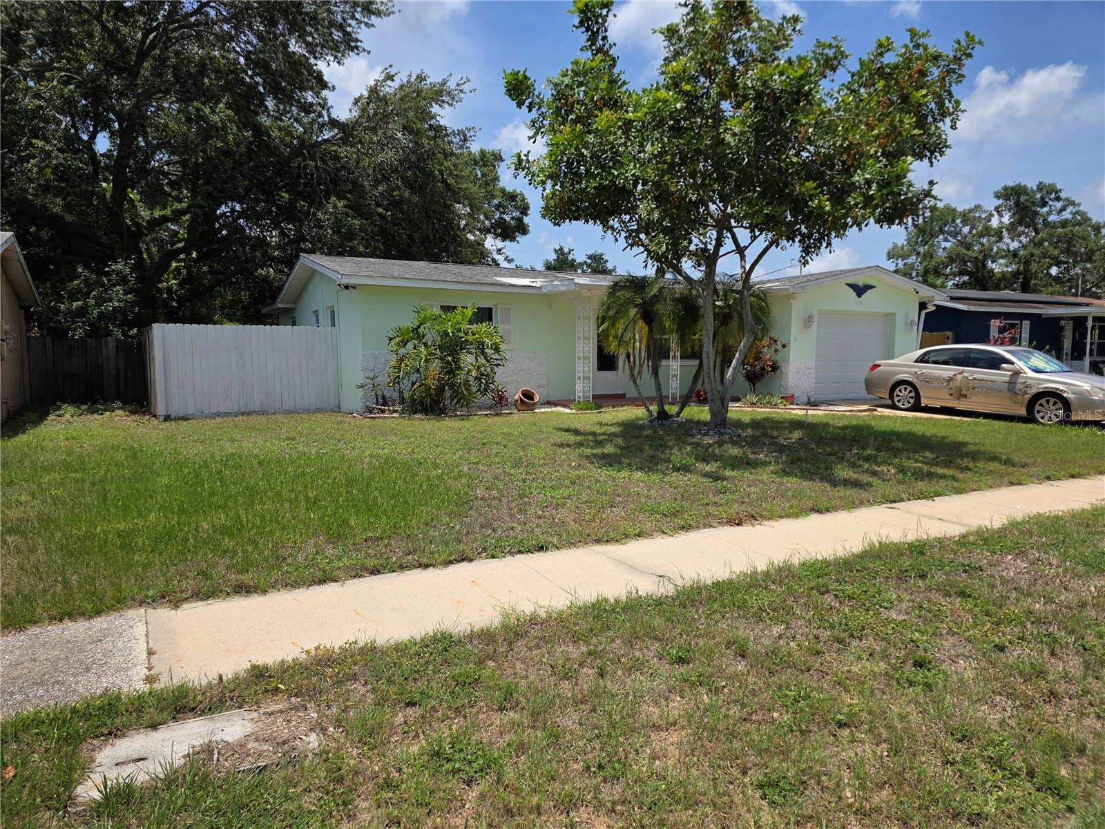 Image 3 of 6 For 1079 Woodbrook Drive S