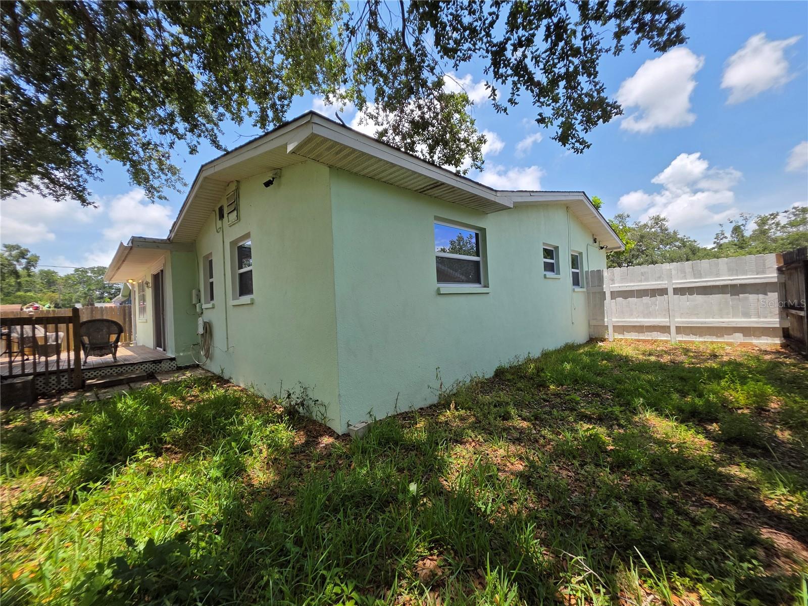 Image 5 of 6 For 1079 Woodbrook Drive S