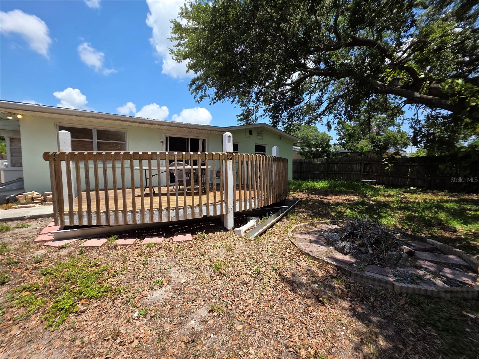 Image 6 of 6 For 1079 Woodbrook Drive S