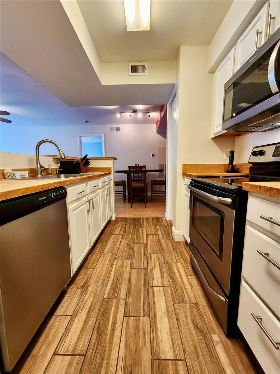 Image 11 of 23 For 3020 Parkway Boulevard 204