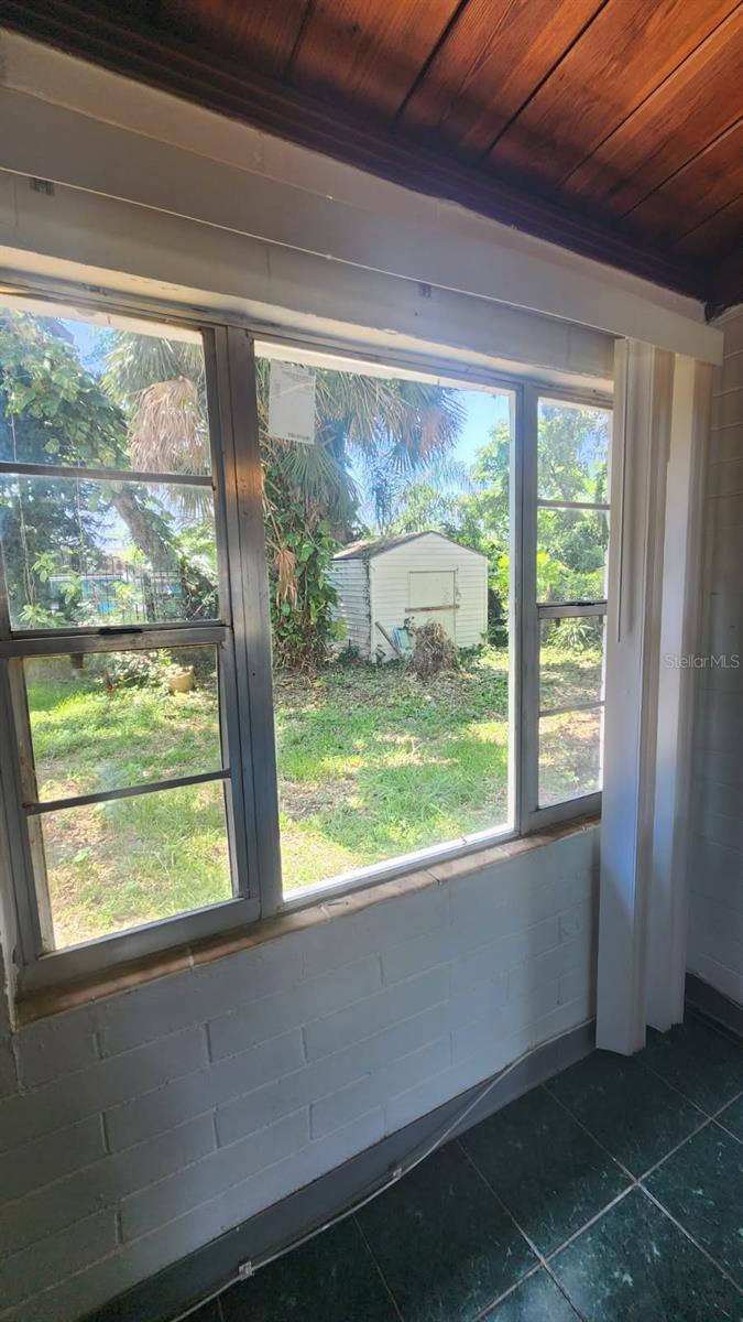 Image 3 of 4 For 828 Pinedale Avenue