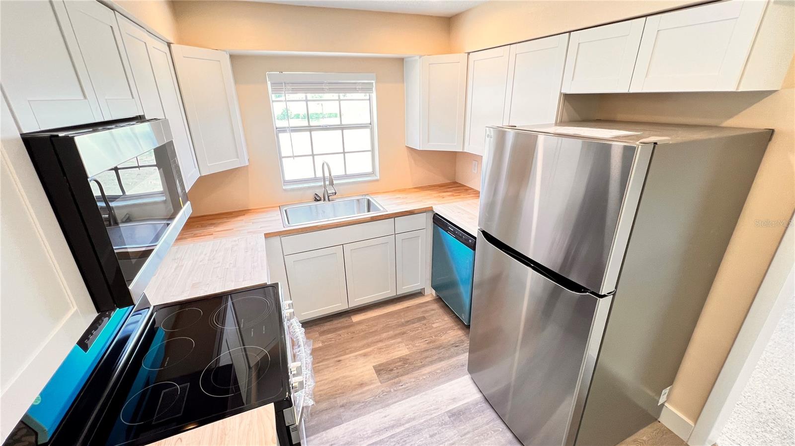 Image 14 of 31 For 4709 Redfern Drive