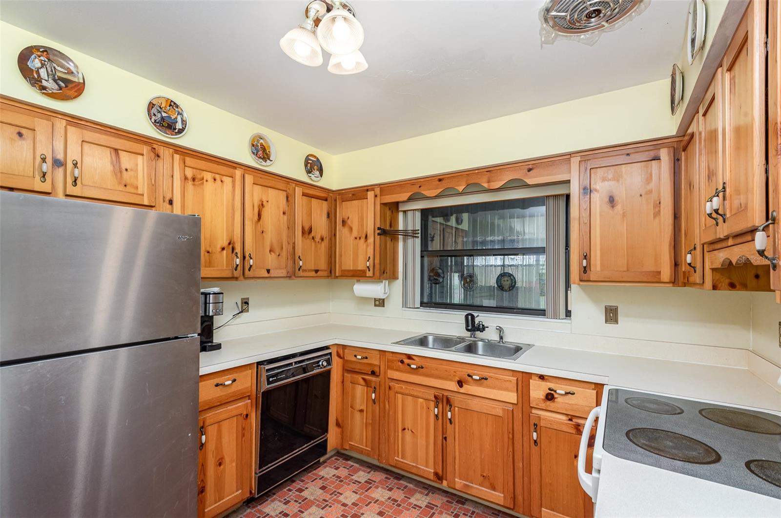 Image 12 of 24 For 2645 Oakdale Court