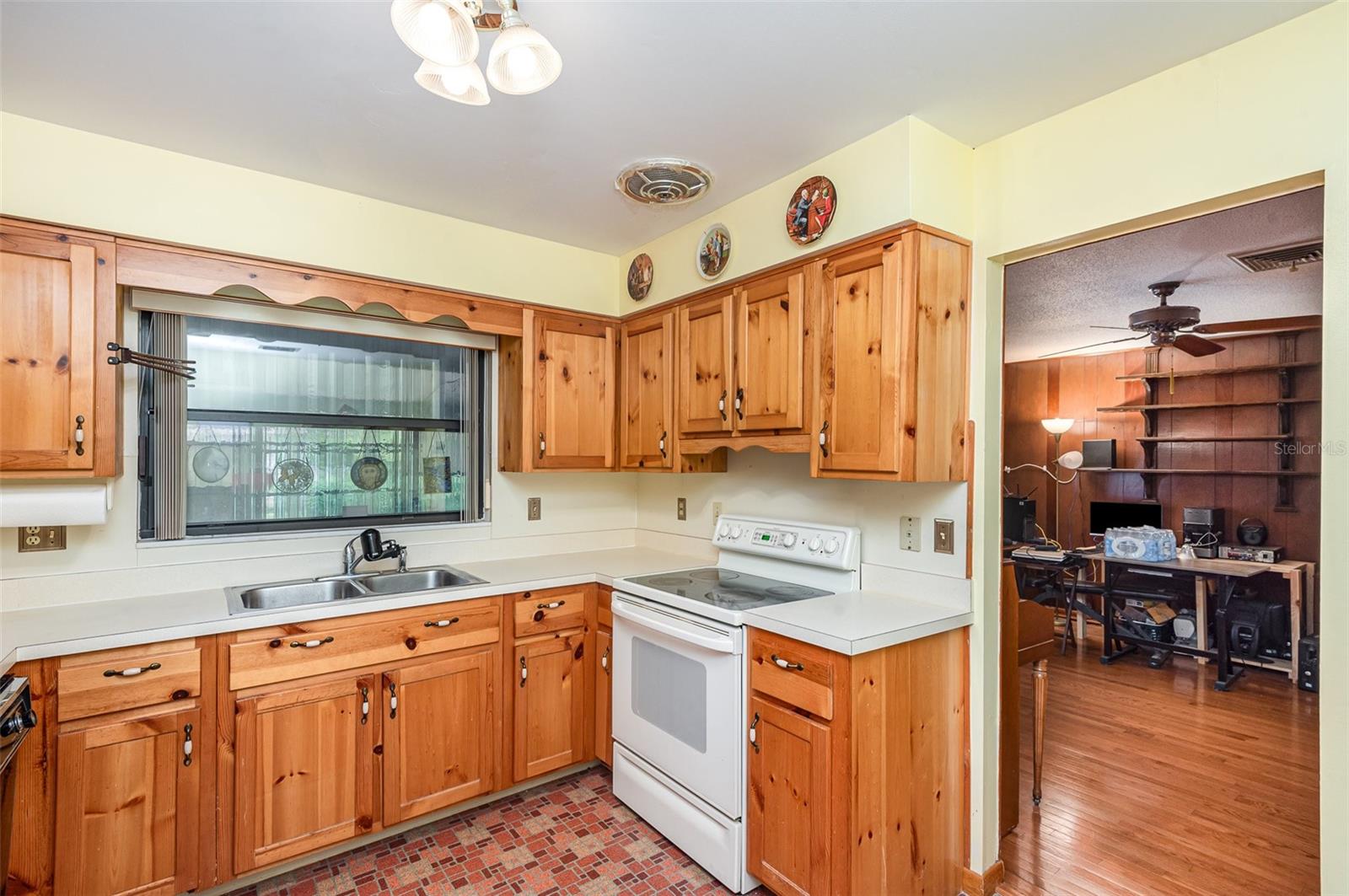 Image 13 of 24 For 2645 Oakdale Court