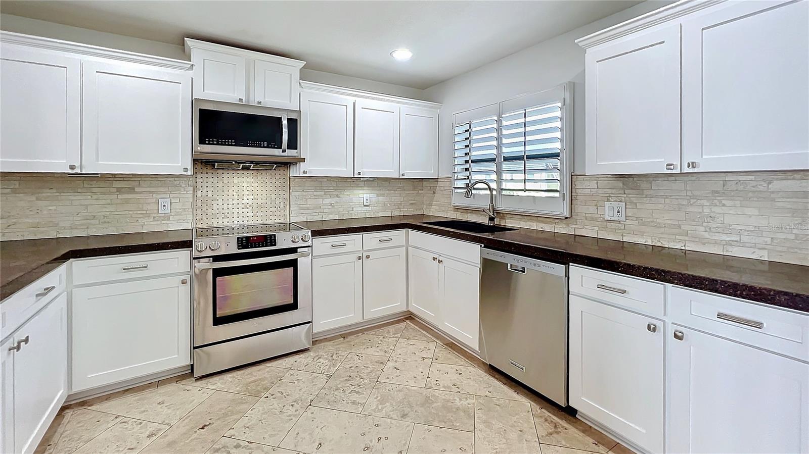 Image 17 of 55 For 660 Killarney Bay Court 6