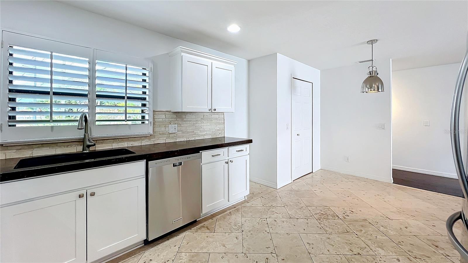 Image 19 of 55 For 660 Killarney Bay Court 6