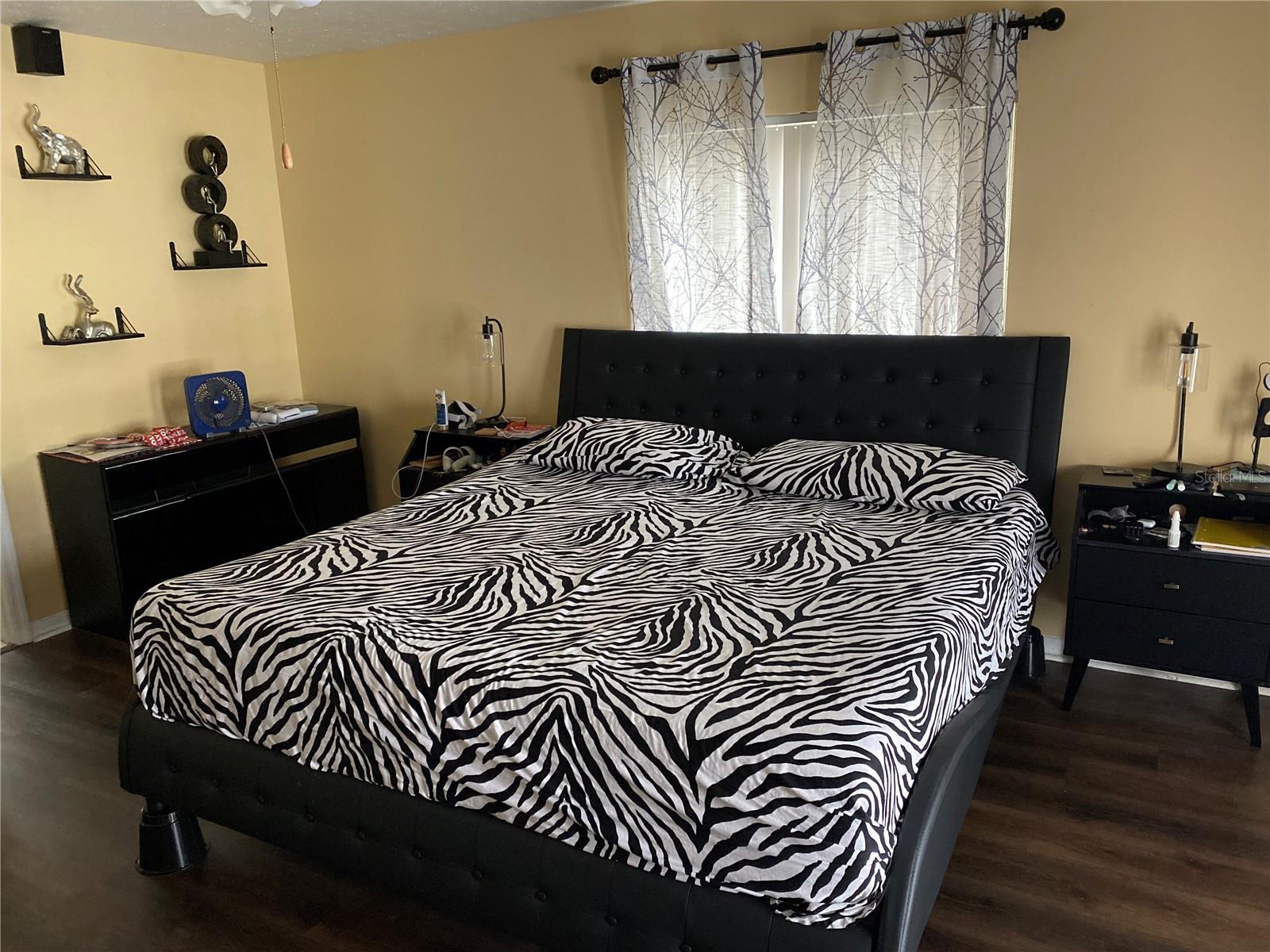 Listing photo id 11 for 3009 Ridgevale Circle