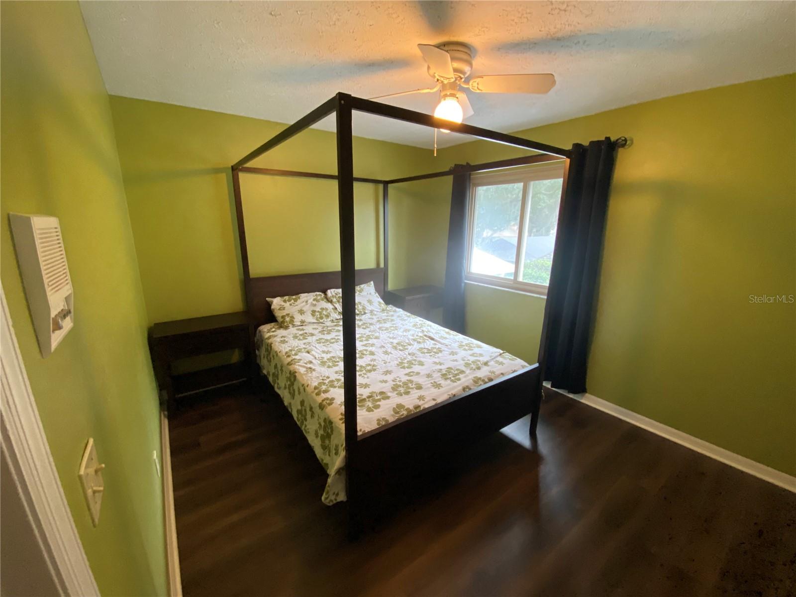 Listing photo id 12 for 3009 Ridgevale Circle