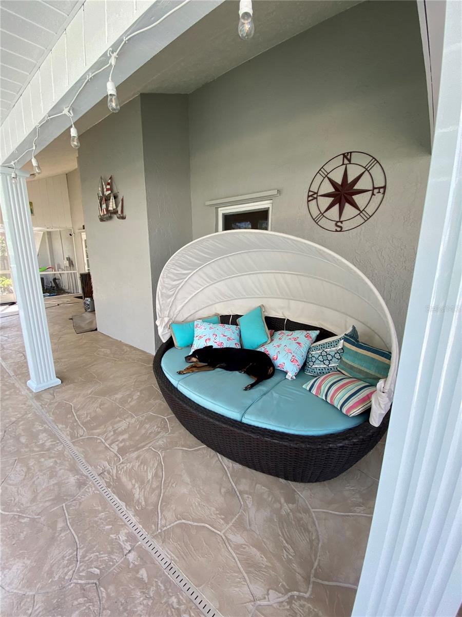 Listing photo id 14 for 3009 Ridgevale Circle