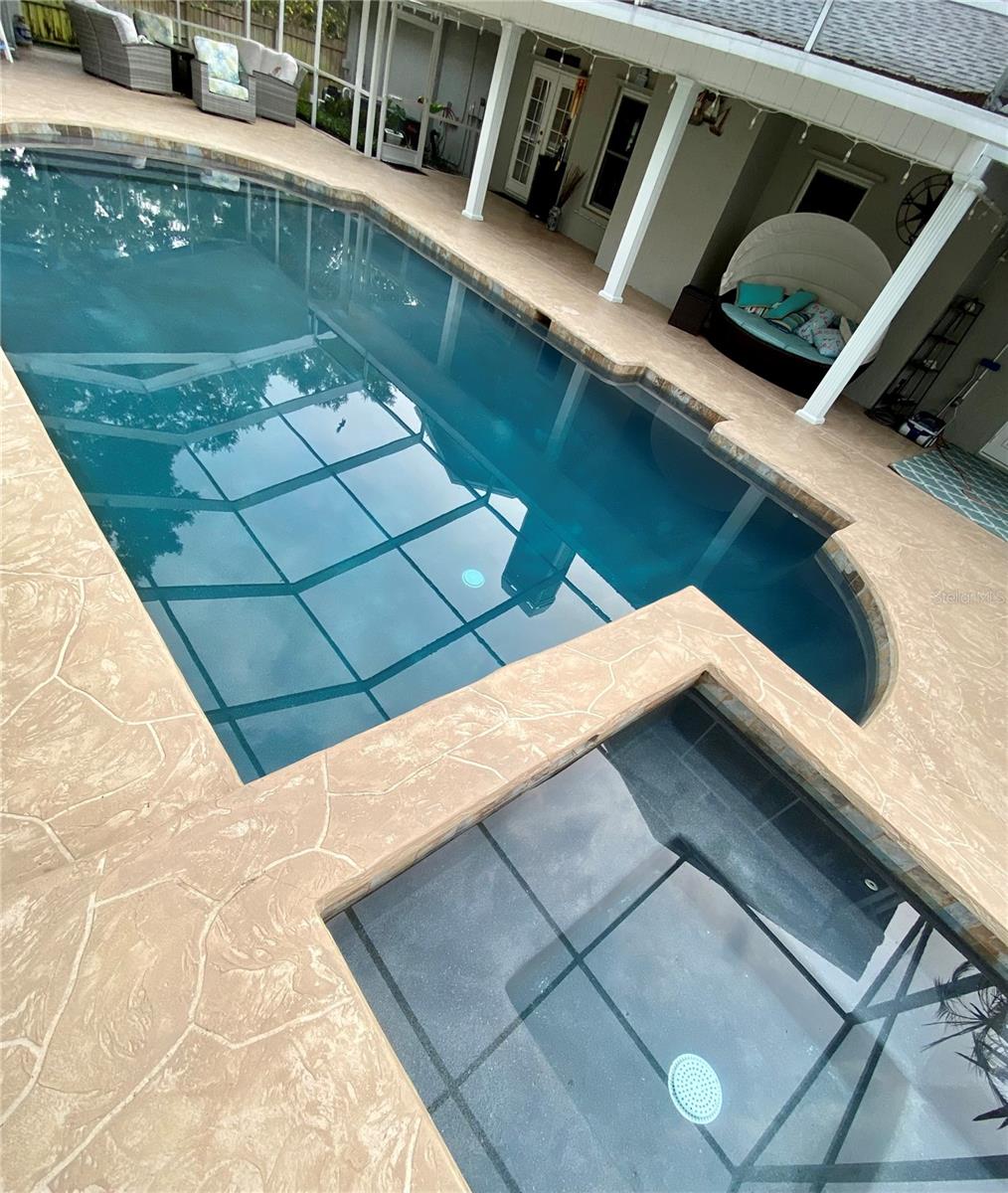Listing photo id 15 for 3009 Ridgevale Circle