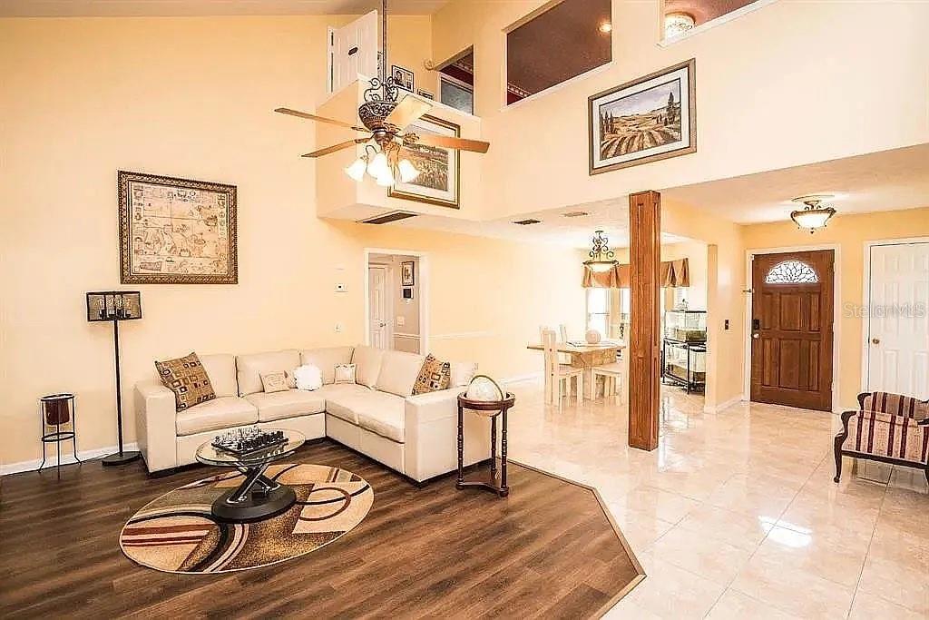 Listing photo id 19 for 3009 Ridgevale Circle