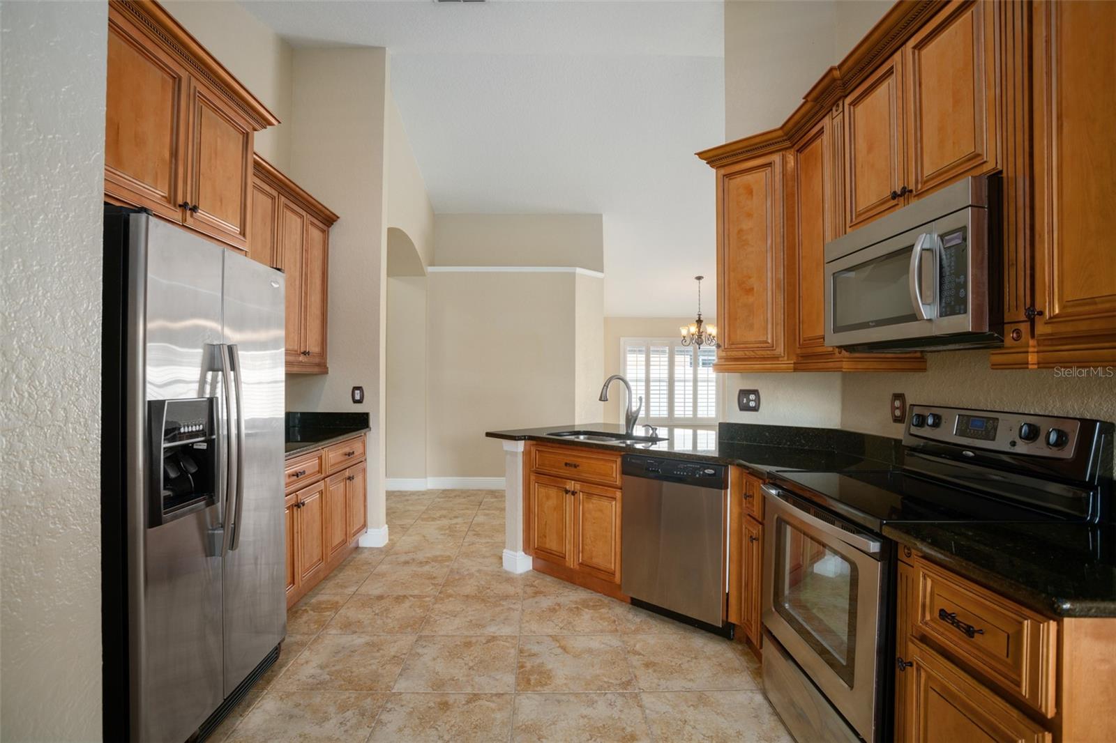 Listing photo id 14 for 2830 Alton Dr