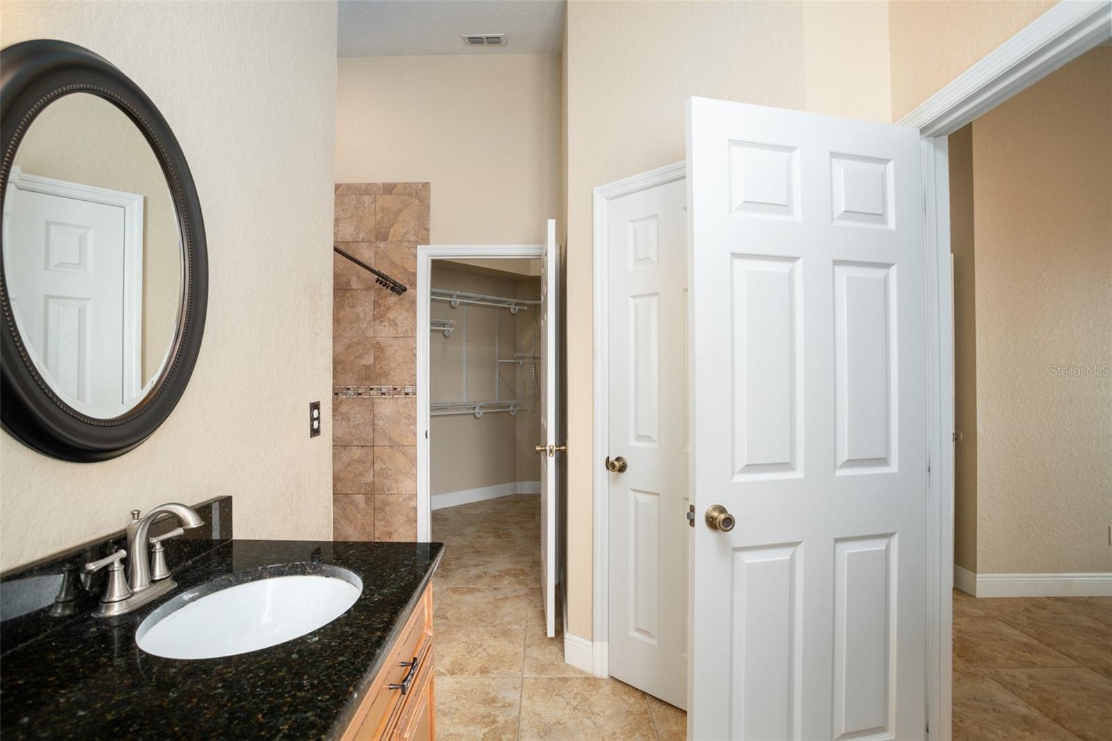 Listing photo id 21 for 2830 Alton Dr