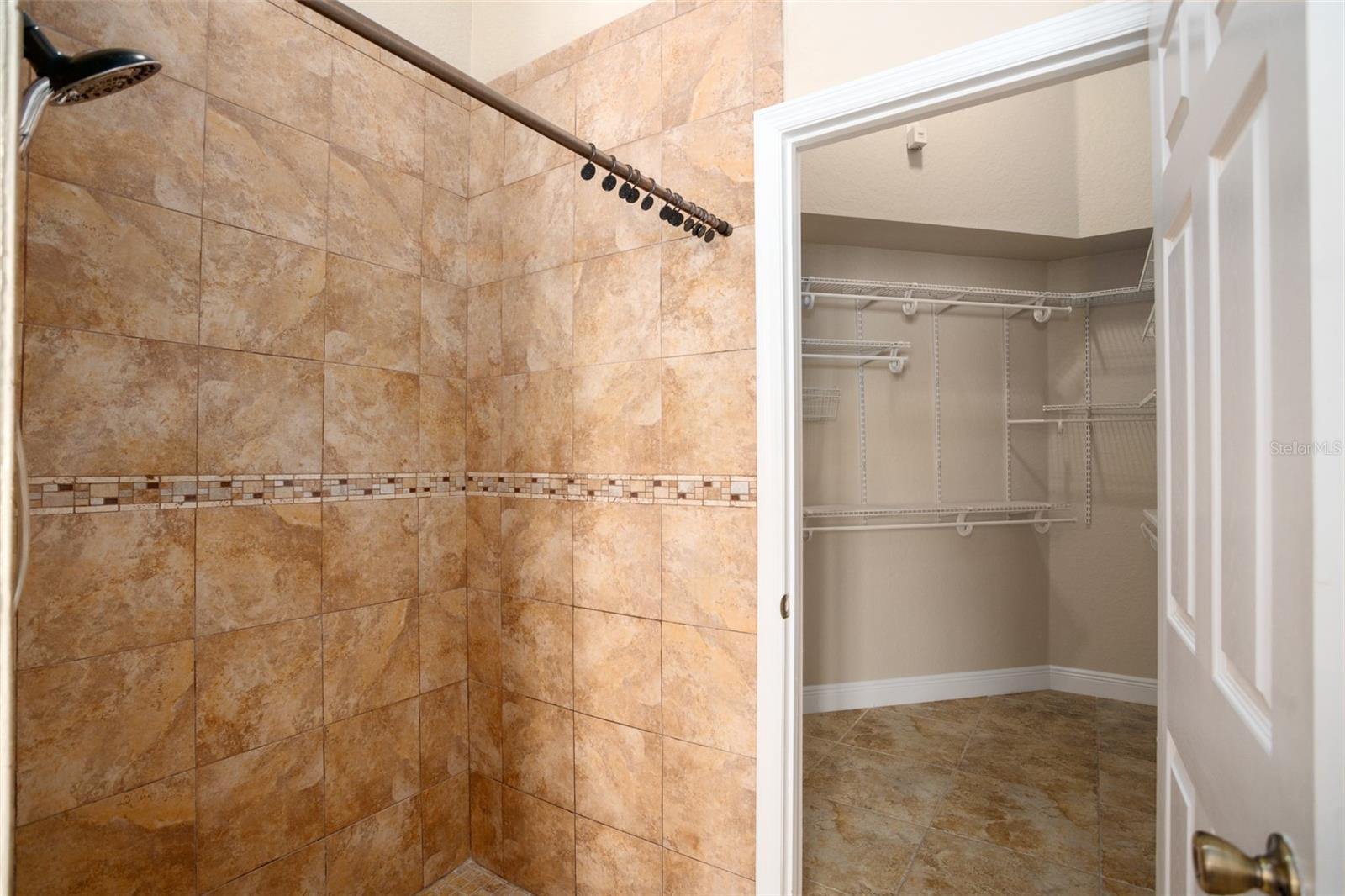 Listing photo id 22 for 2830 Alton Dr