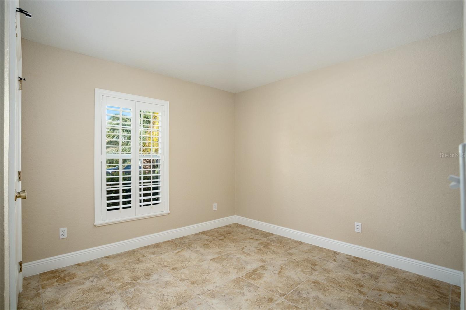Listing photo id 26 for 2830 Alton Dr