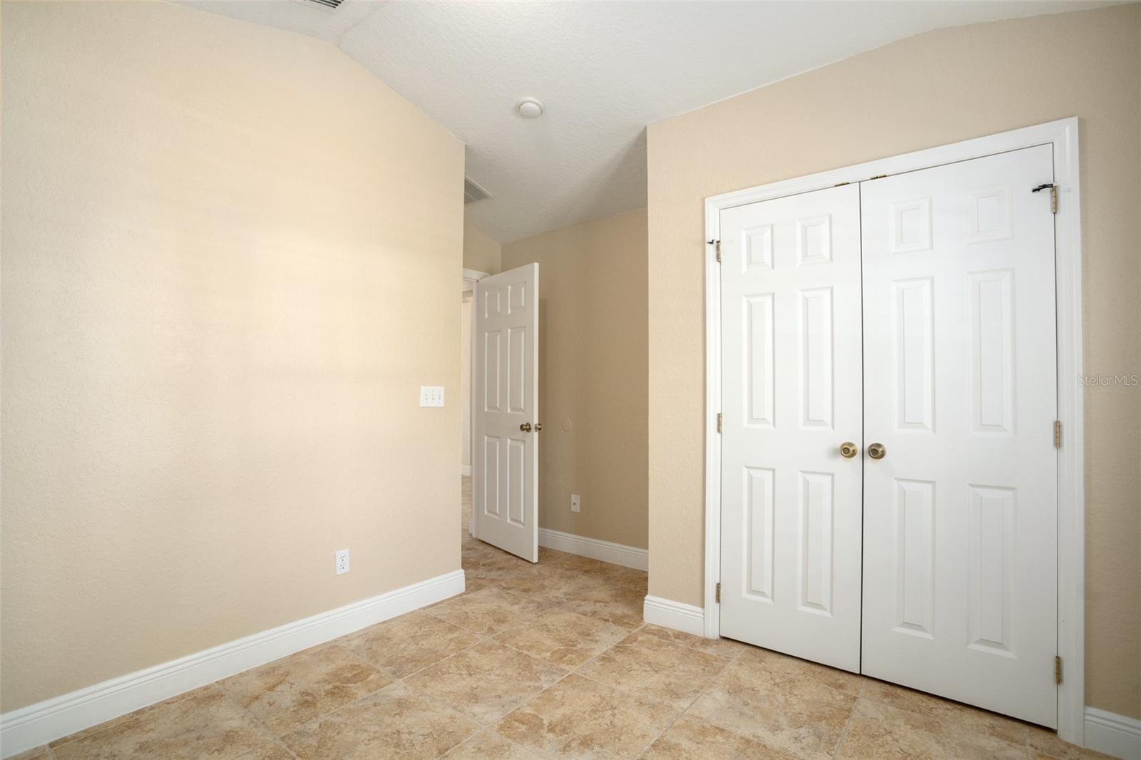 Listing photo id 27 for 2830 Alton Dr