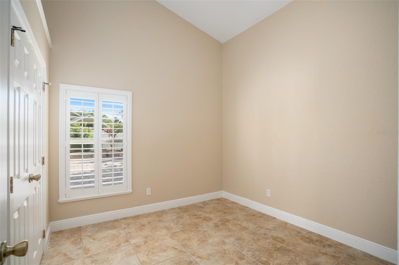 Listing photo id 29 for 2830 Alton Dr