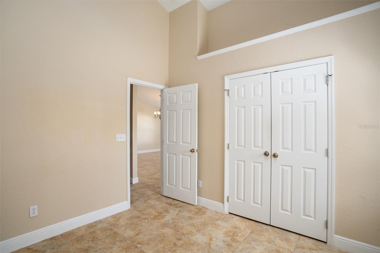 Listing photo id 30 for 2830 Alton Dr