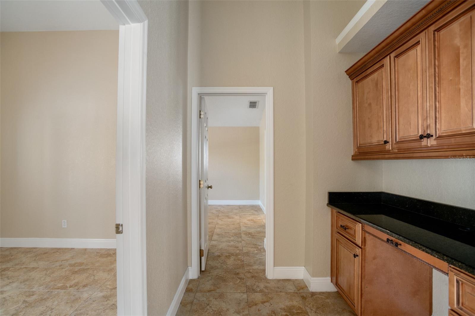 Listing photo id 31 for 2830 Alton Dr