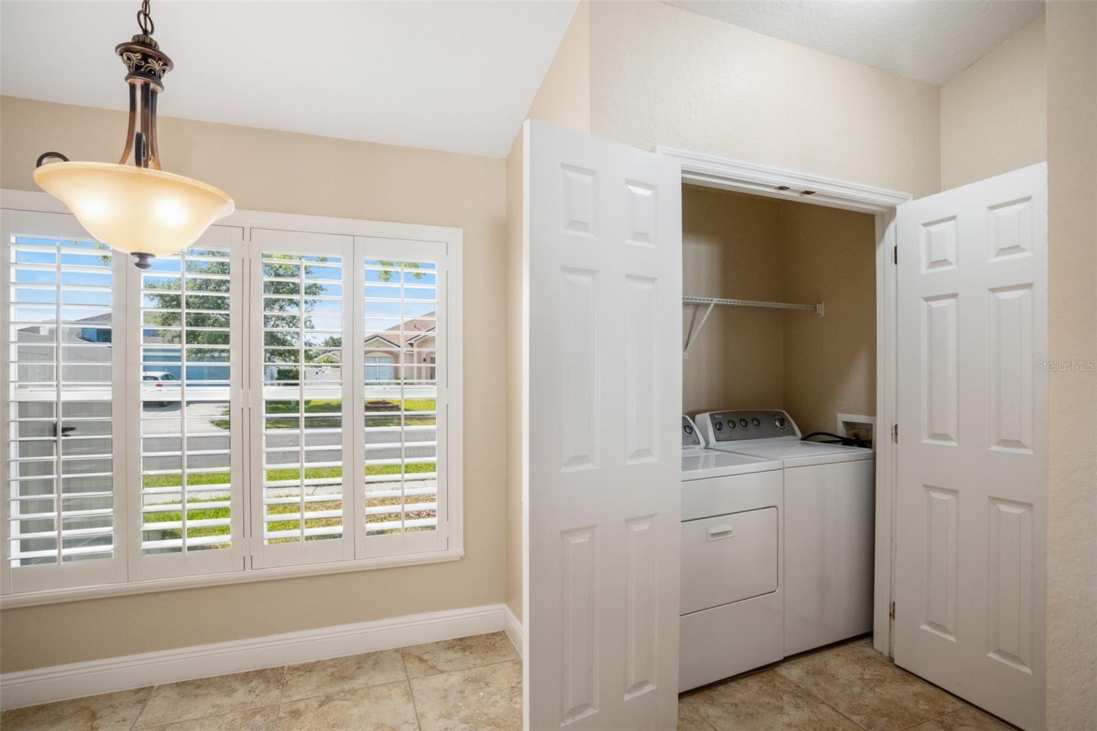 Listing photo id 32 for 2830 Alton Dr