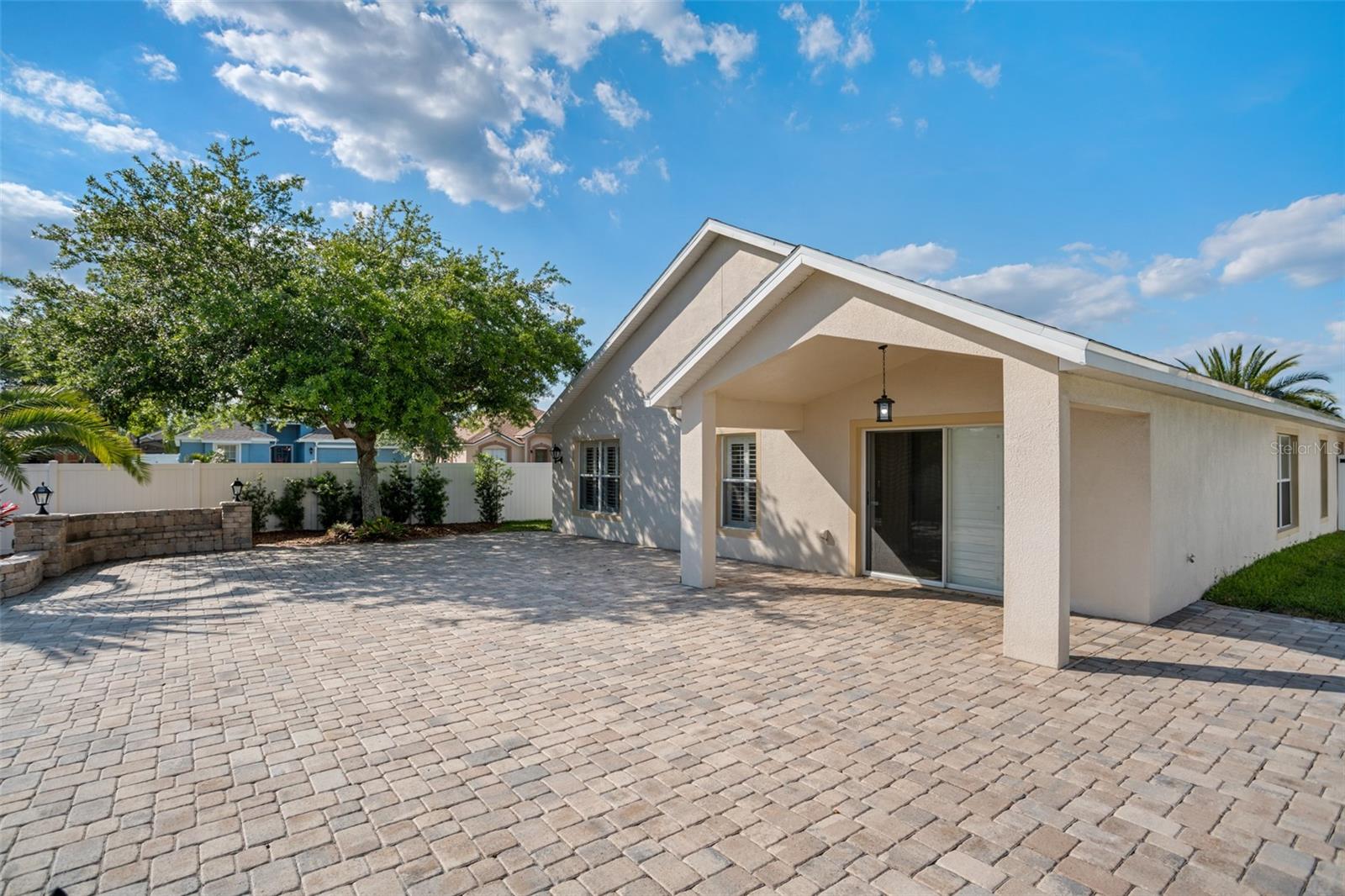 Listing photo id 33 for 2830 Alton Dr