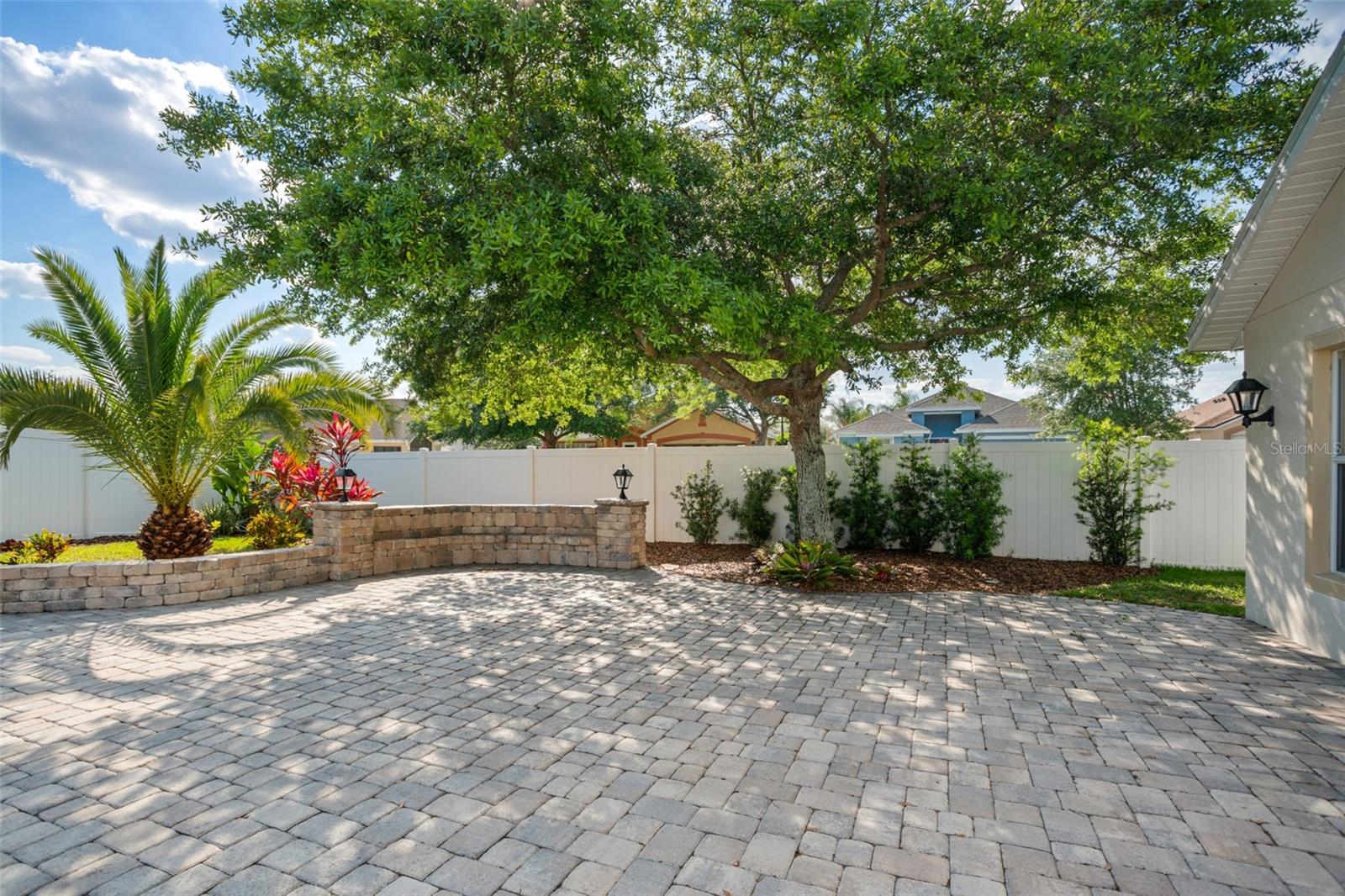 Listing photo id 35 for 2830 Alton Dr