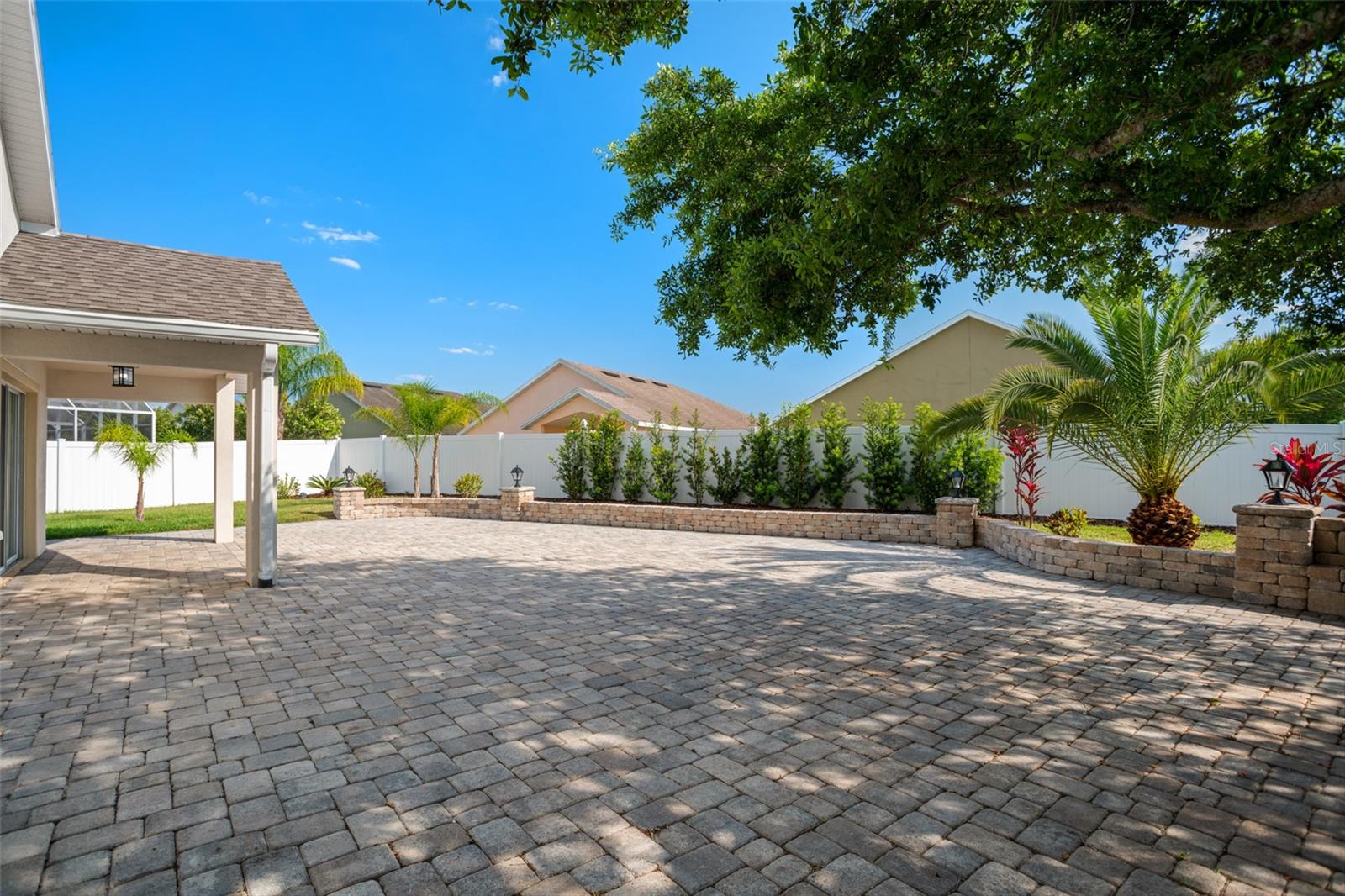 Listing photo id 37 for 2830 Alton Dr