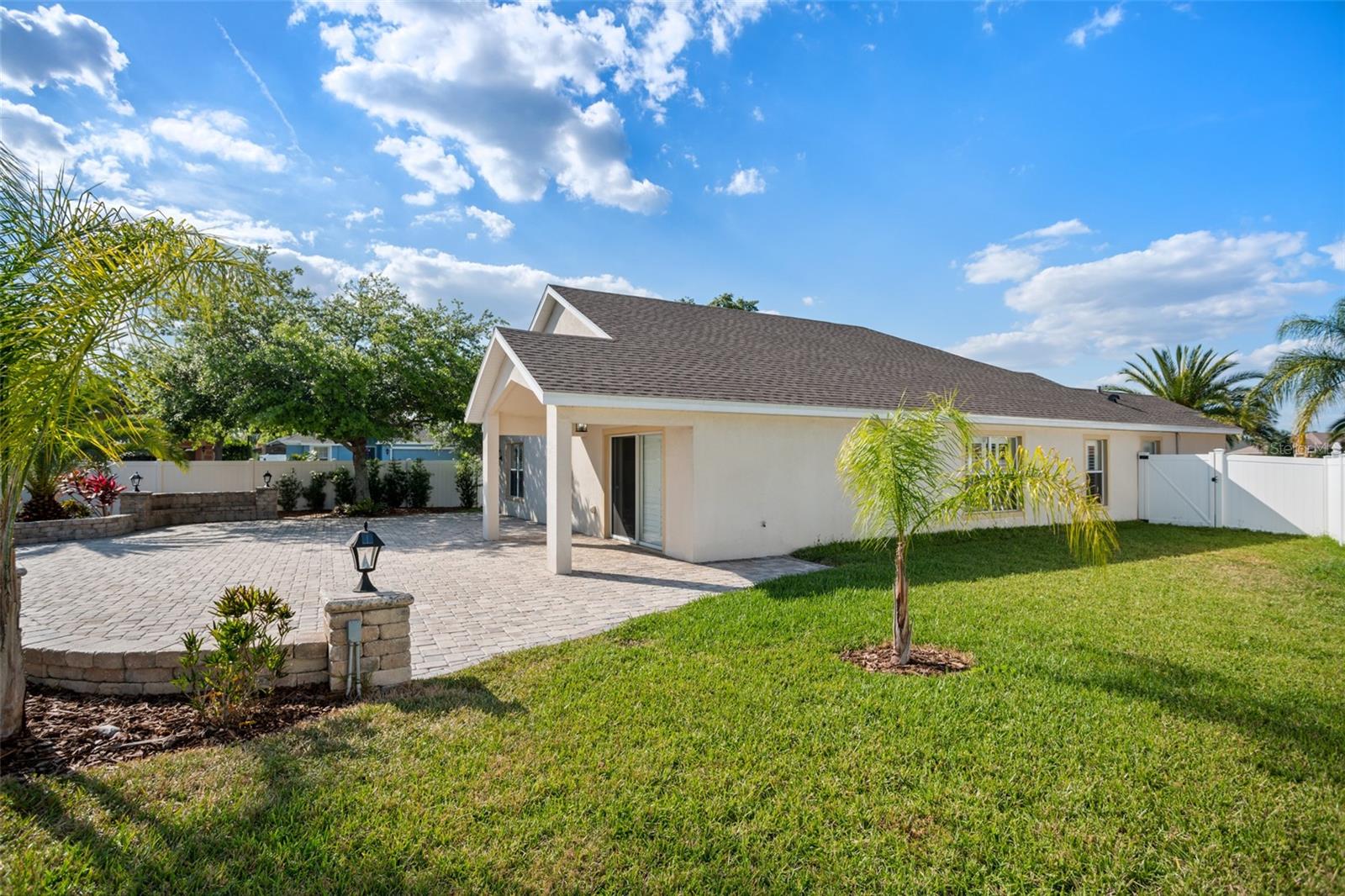 Listing photo id 39 for 2830 Alton Dr