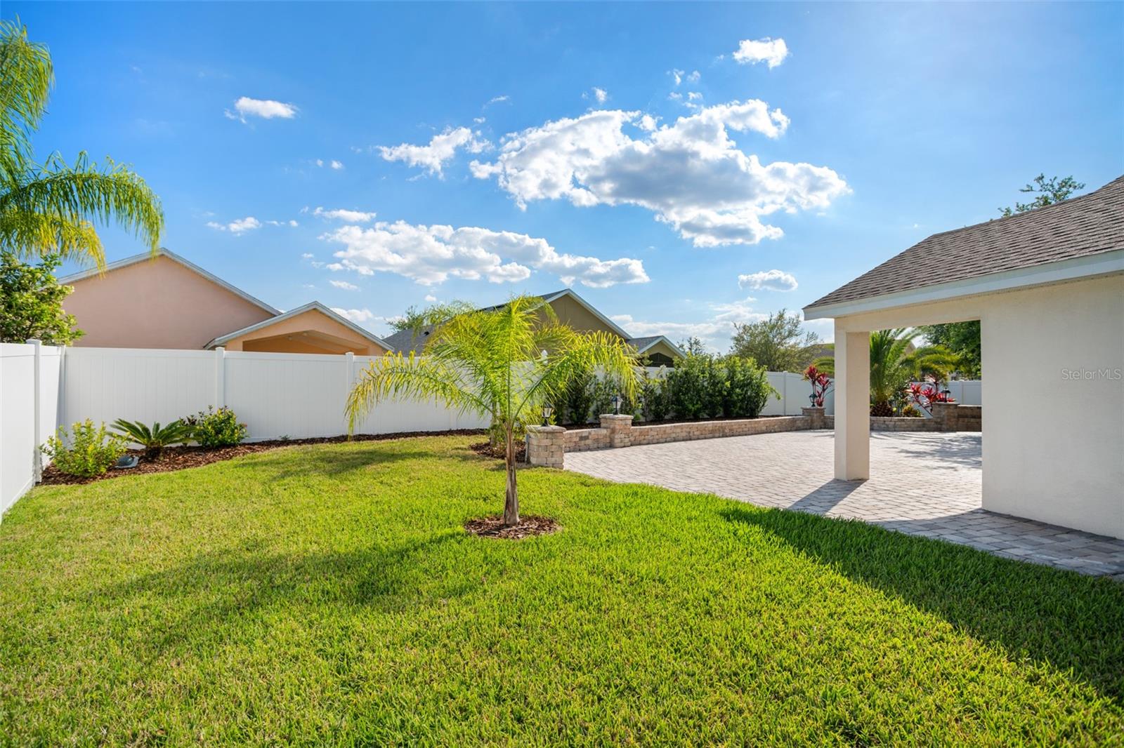 Listing photo id 40 for 2830 Alton Dr