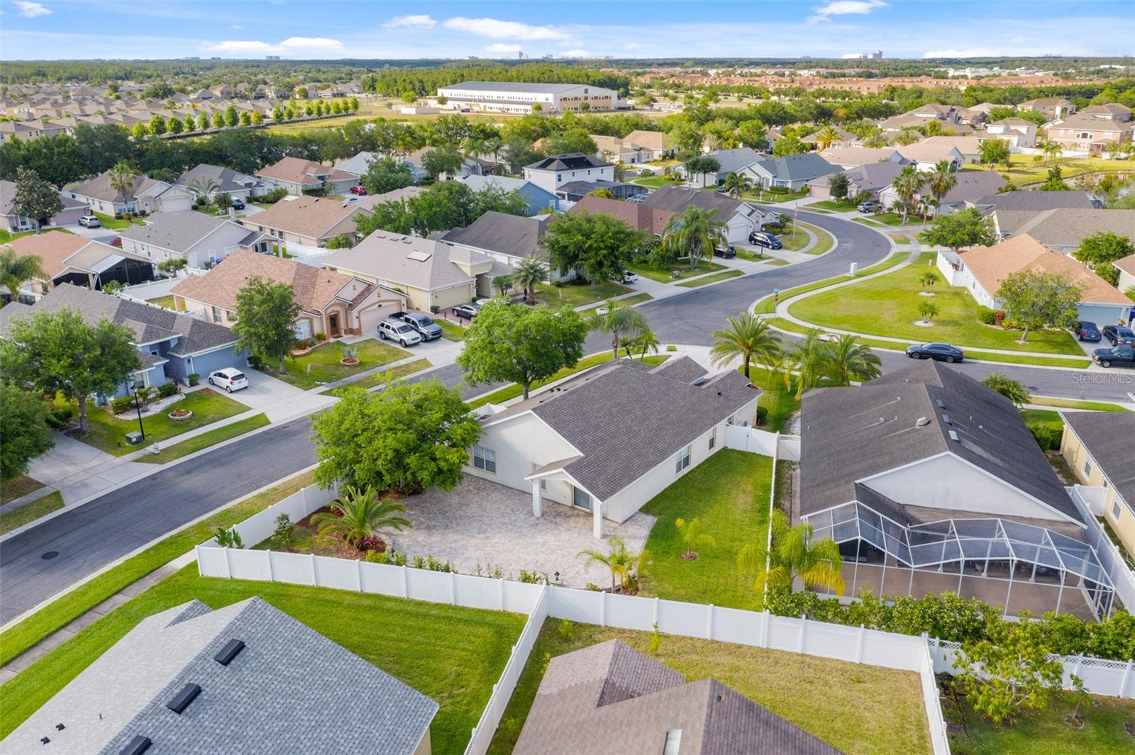 Listing photo id 47 for 2830 Alton Dr