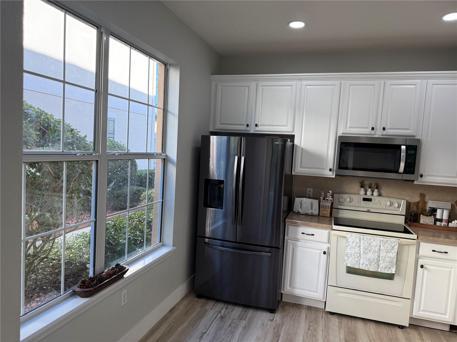 Listing photo id 0 for 7544 Red Mill Circle