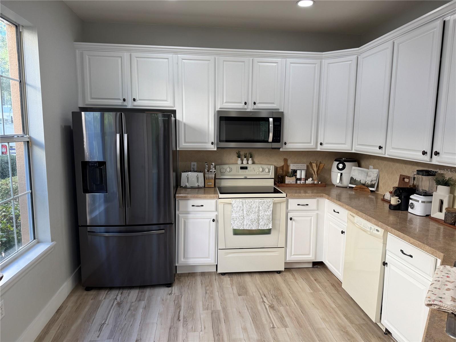 Listing photo id 1 for 7544 Red Mill Circle