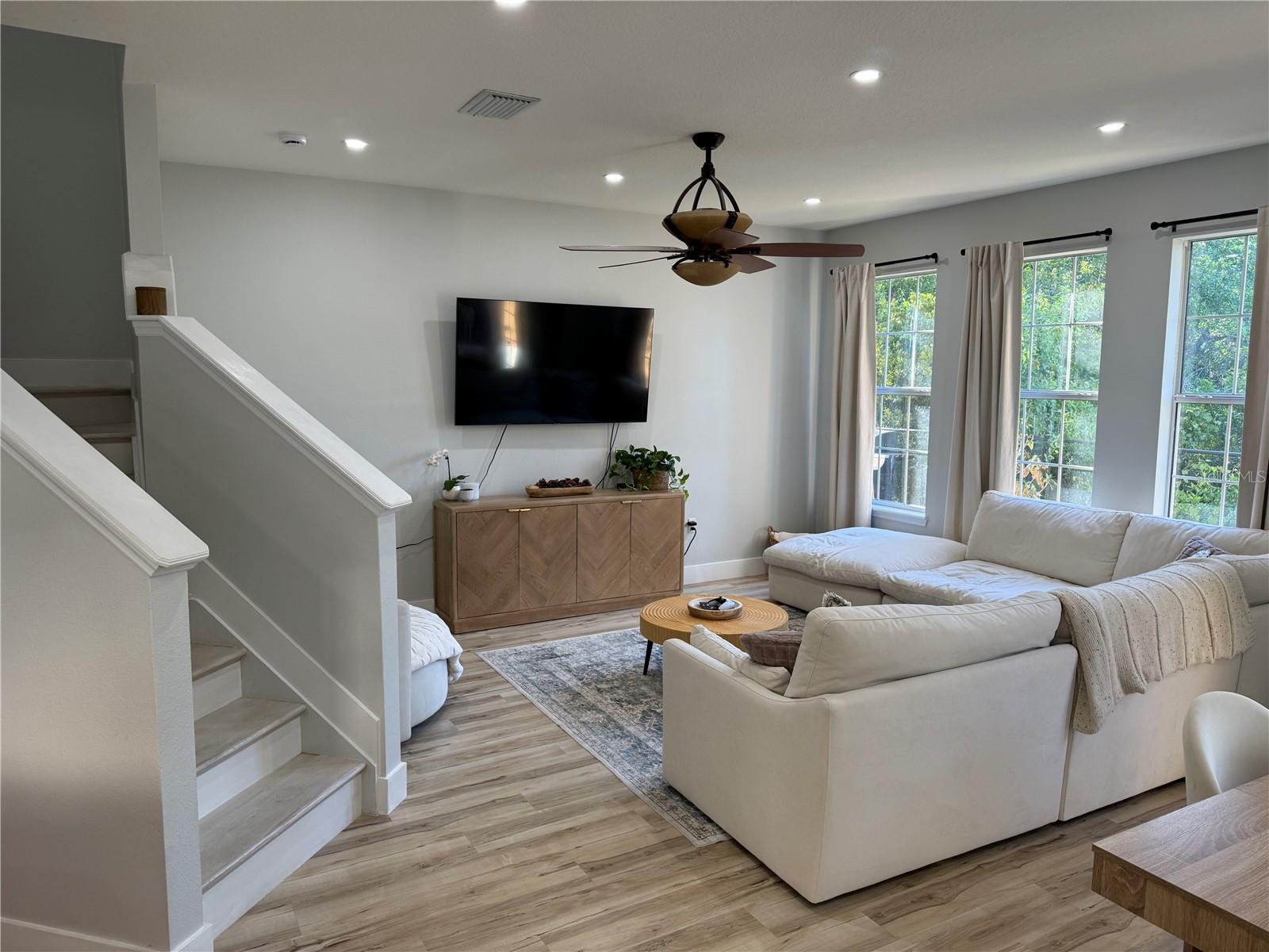 Listing photo id 2 for 7544 Red Mill Circle
